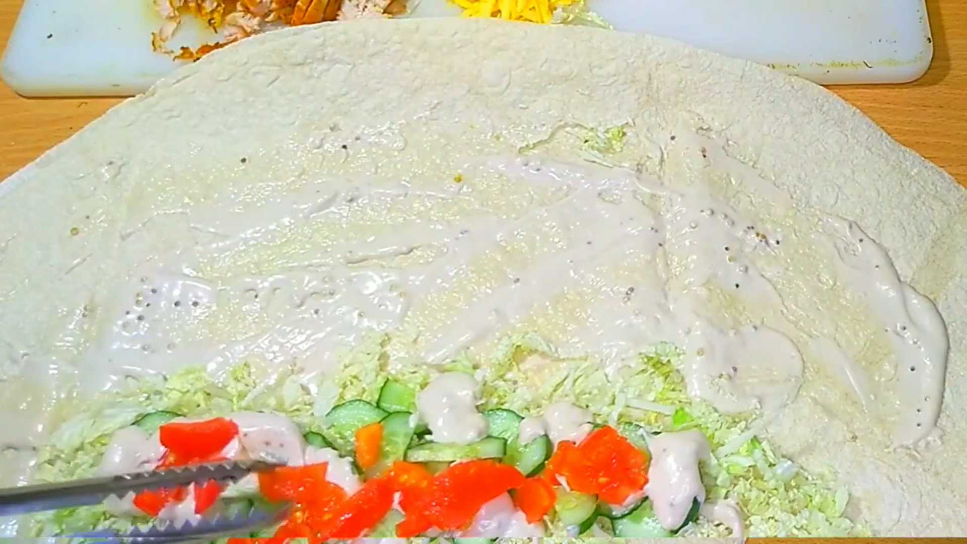 Салат Цезарь в лаваше-Шаг 4