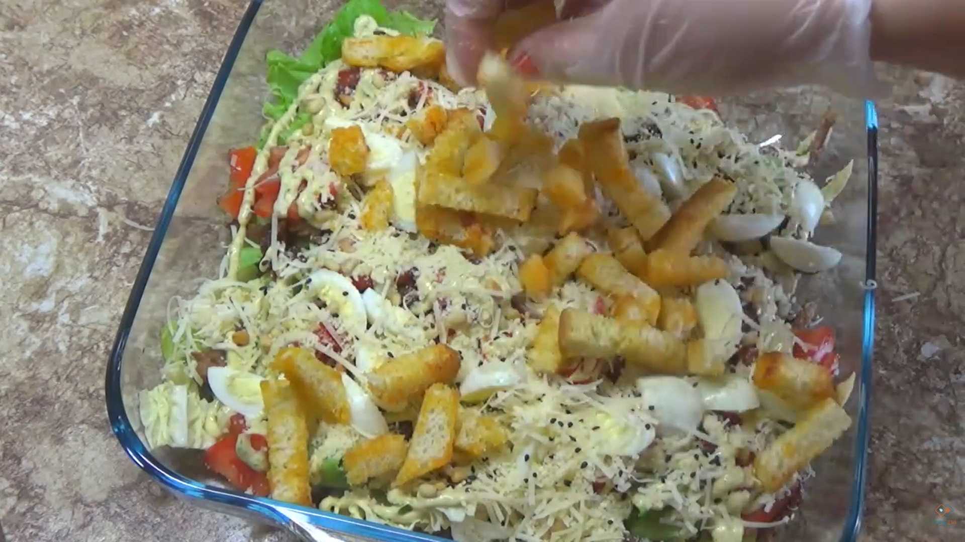 Салат Цезарь с говядиной классический в домашних-Шаг 10