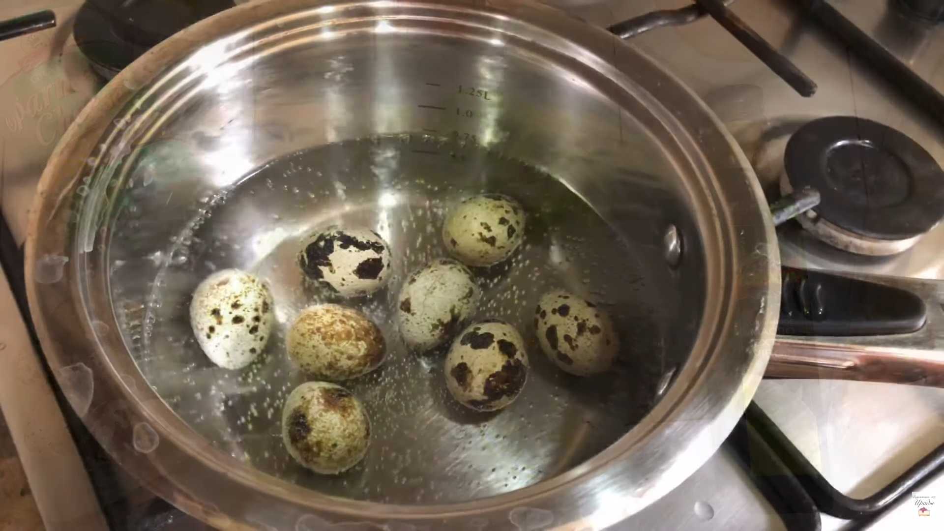 Салат Цезарь с перепелиными яйцами-Шаг 7