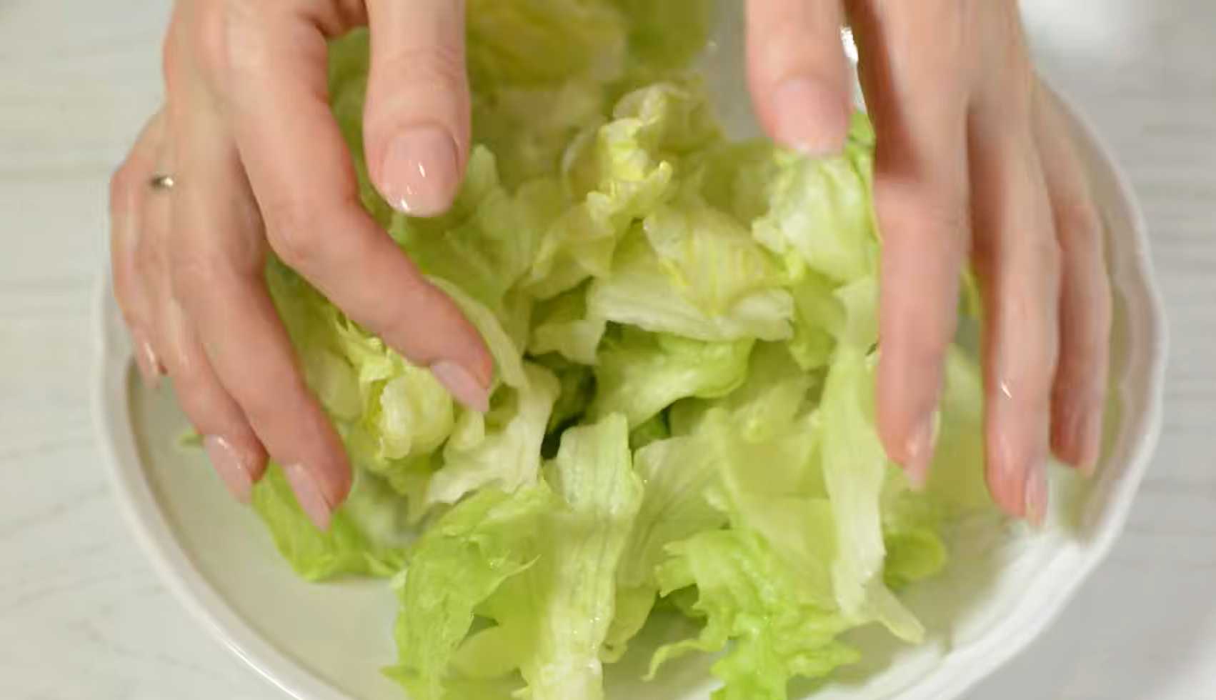 Салат Цезарь с курицей быстрый рецепт-Шаг 6