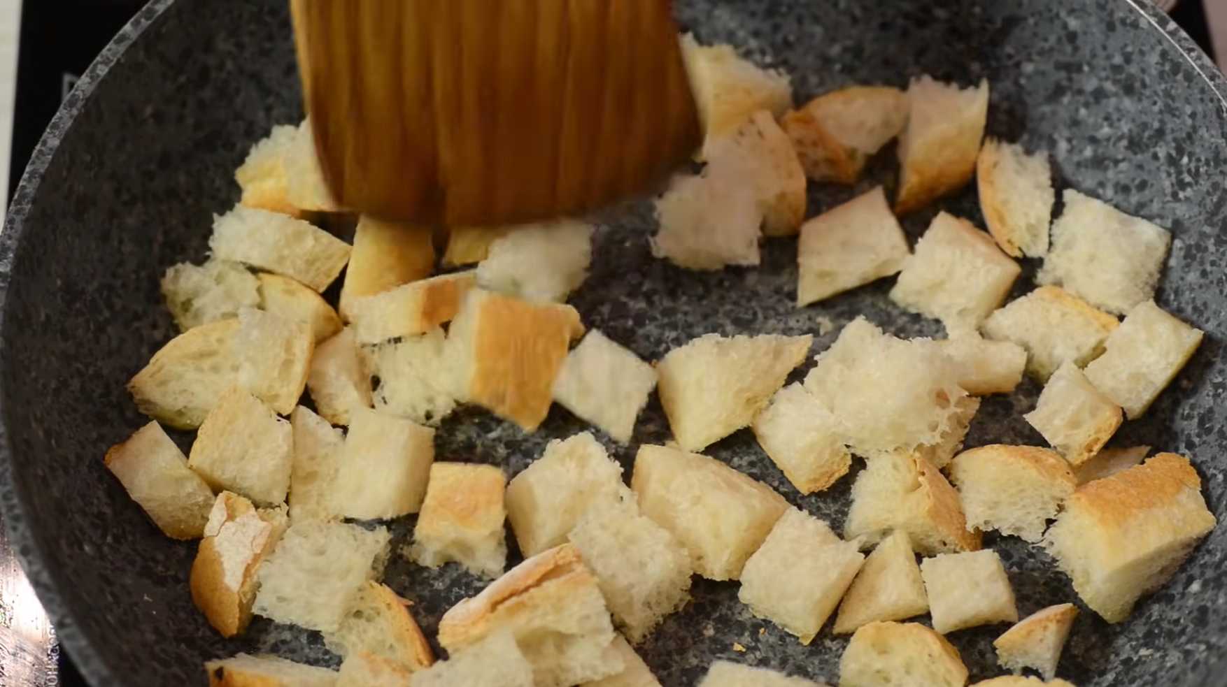 Салат Цезарь с курицей быстрый рецепт-Шаг 3