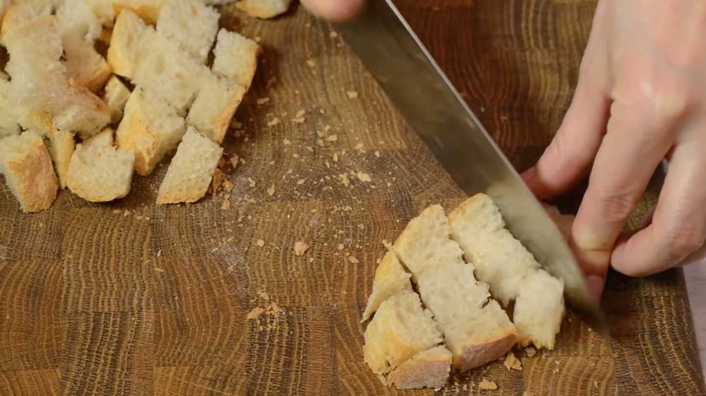 Салат Цезарь с курицей быстрый рецепт-Шаг 1