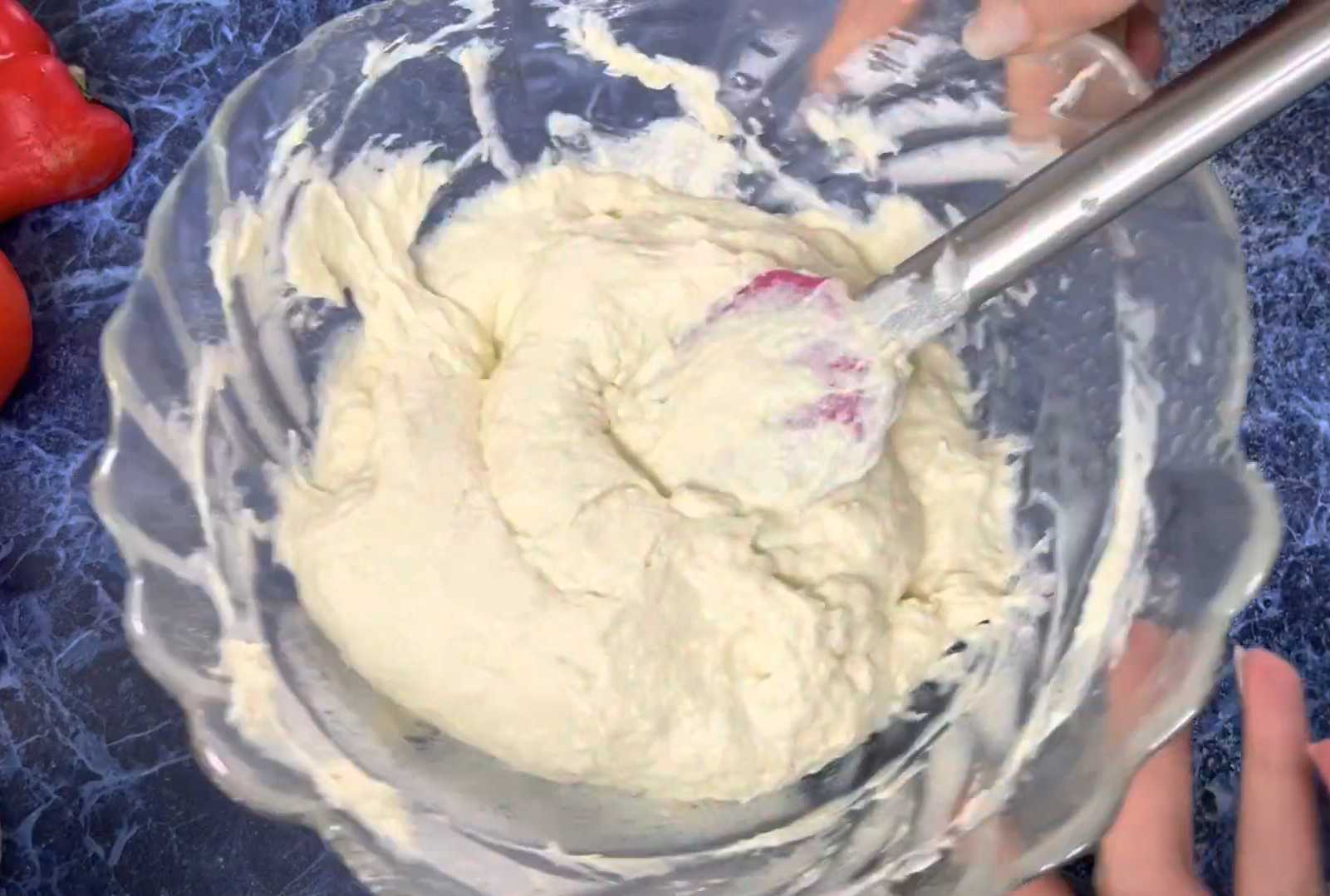 Пицца на майонезе и сметане на сковороде-Шаг 3