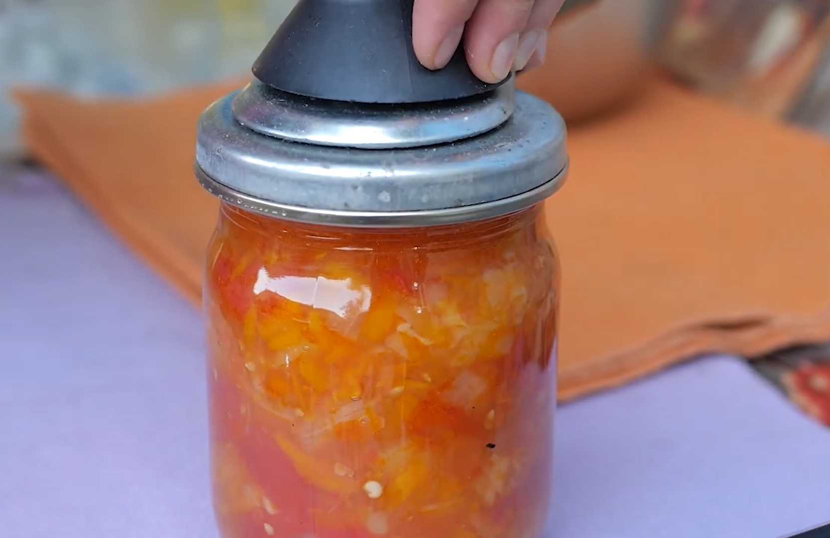 Овощной салат из томатов, капусты и перца на зиму-Шаг 12