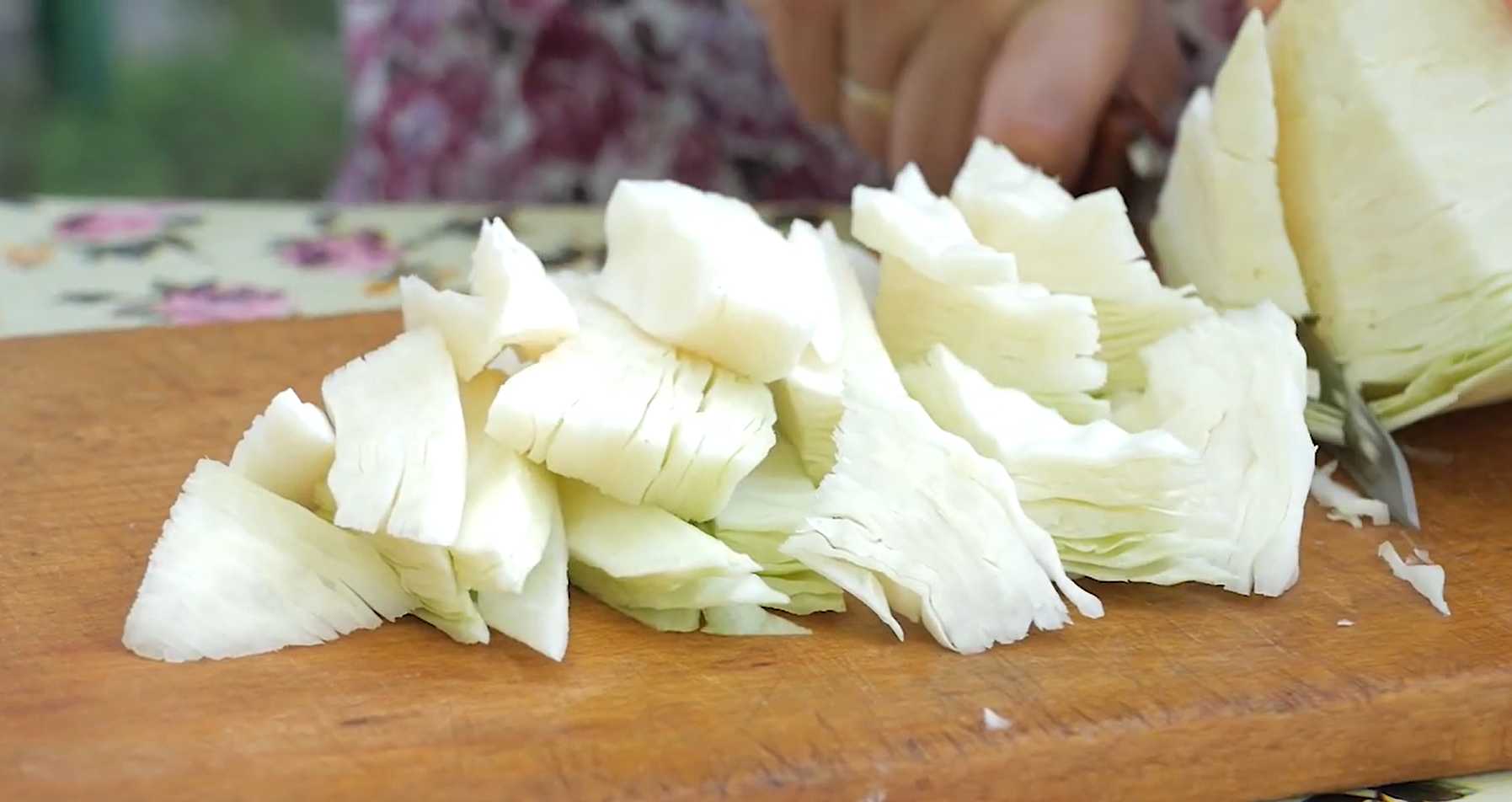 Овощной салат из томатов, капусты и перца на зиму-Шаг 3
