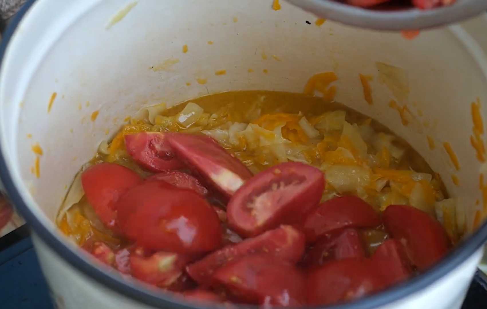 Овощной салат из томатов, капусты и перца на зиму-Шаг 9