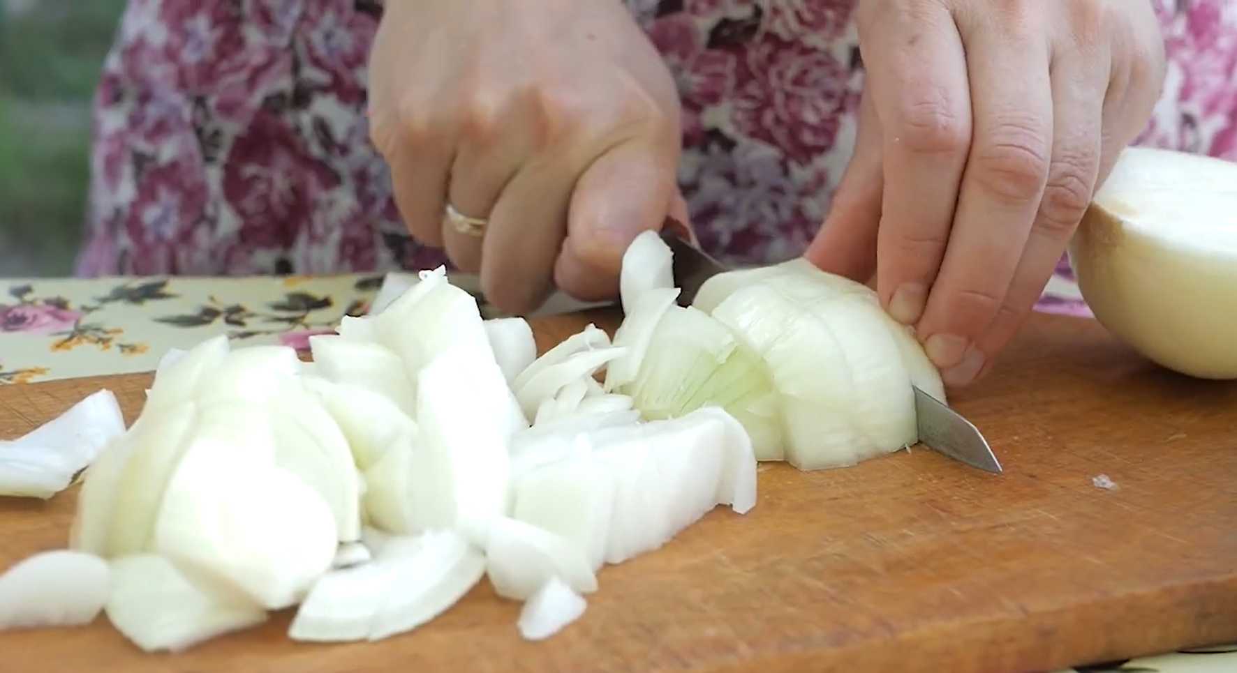 Овощной салат из томатов, капусты и перца на зиму-Шаг 2