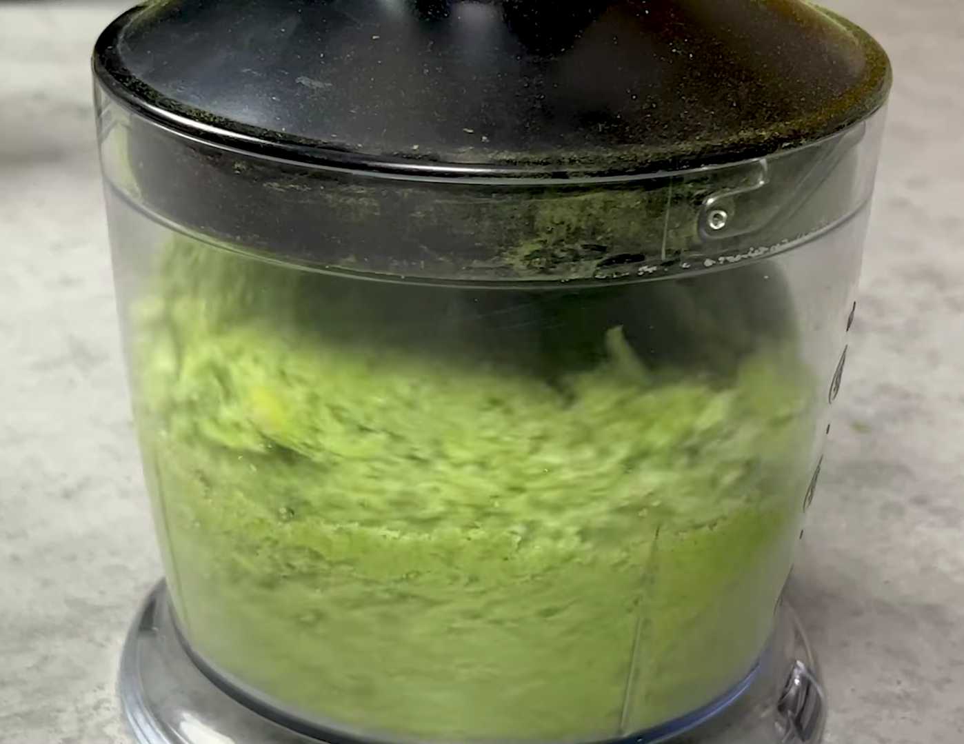 Засоленные чесночные стрелки на зиму — Шаг 9
