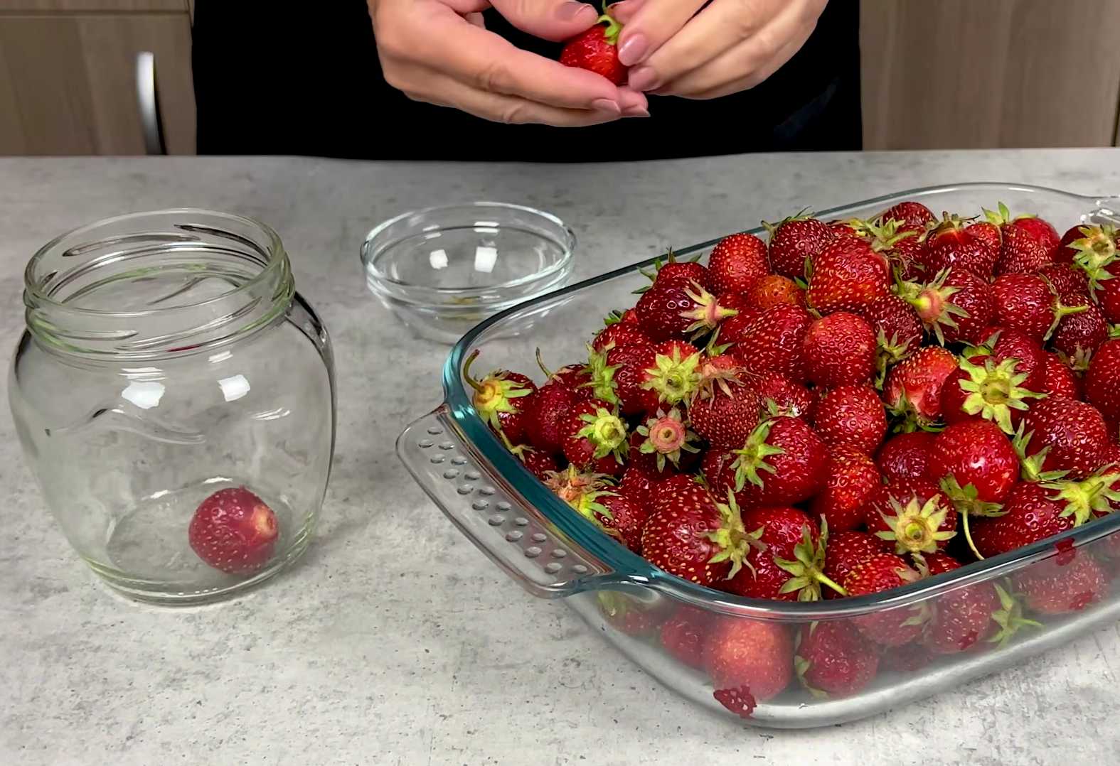 Клубника с сахаром на зиму — Шаг 1