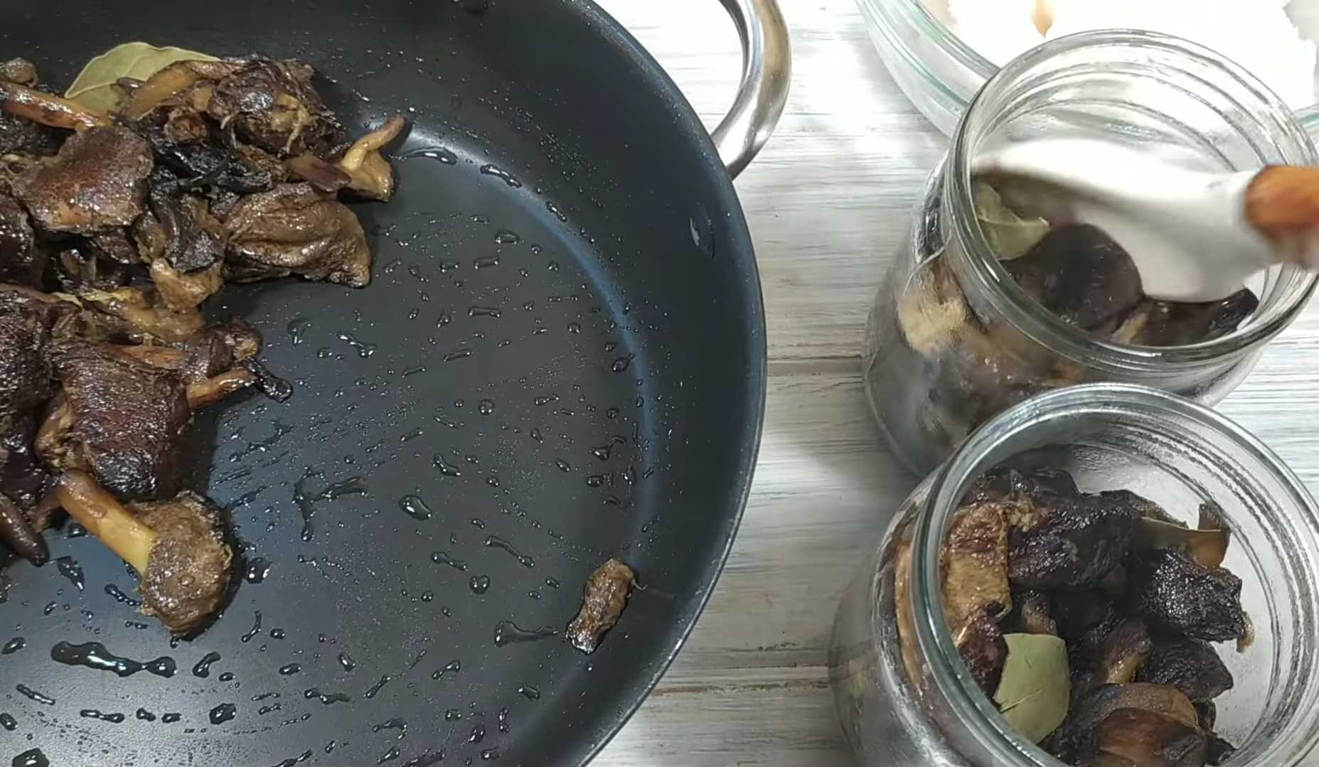 Жареные белые грибы в смальце на зиму-Шаг 5