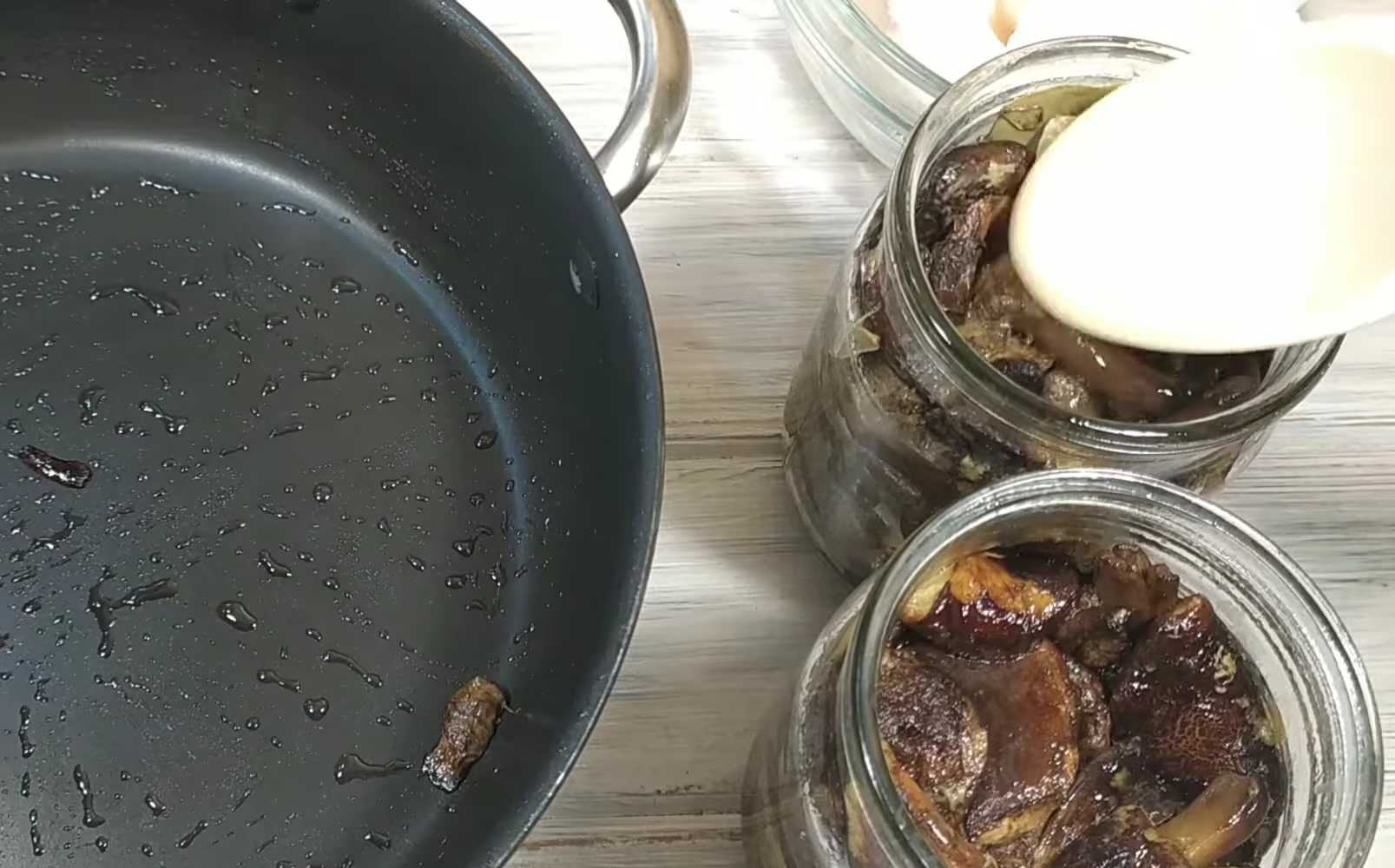 Жареные белые грибы в смальце на зиму-Шаг 6