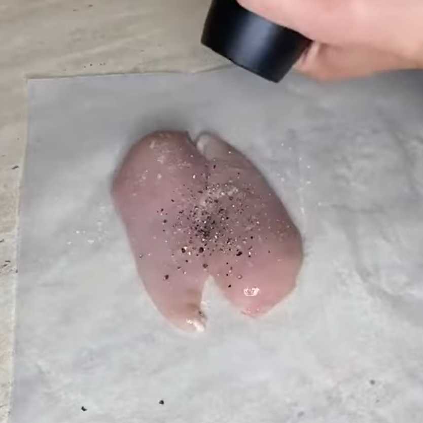 Салат Цезарь с курицей и креветками-Шаг 1