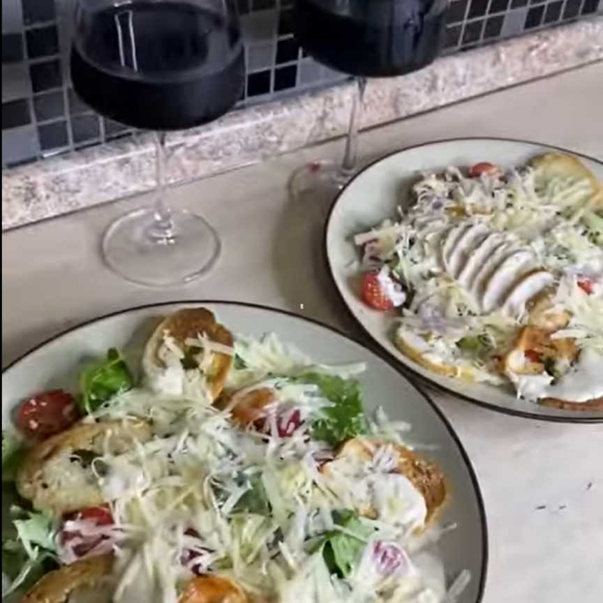 Салат Цезарь с курицей и креветками-Шаг 14