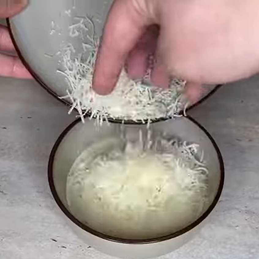 Салат Цезарь с курицей и креветками-Шаг 8