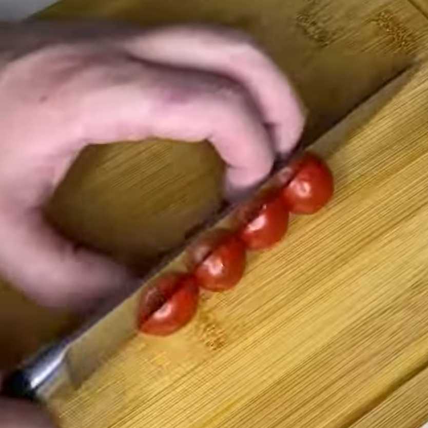 Салат Цезарь с курицей и креветками-Шаг 12