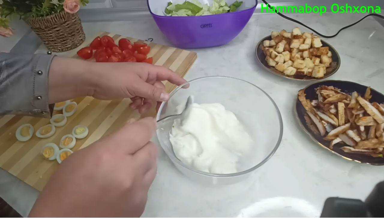 Салат Цезарь с жареной курицей-Шаг 12