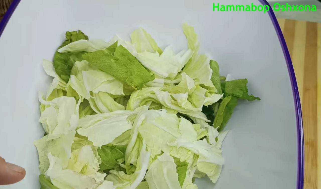 Салат Цезарь с жареной курицей-Шаг 11