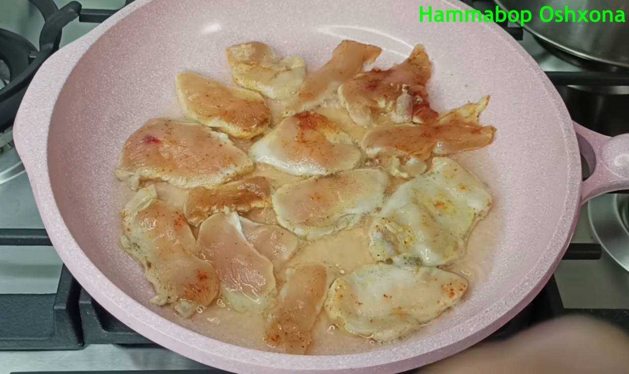 Салат Цезарь с жареной курицей-Шаг 3