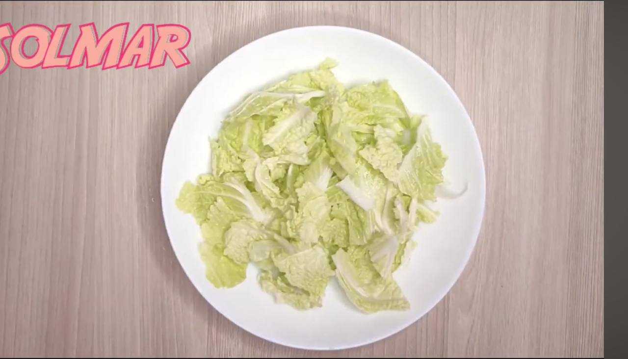 Салат Цезарь с креветками и пекинской капустой-Шаг 6