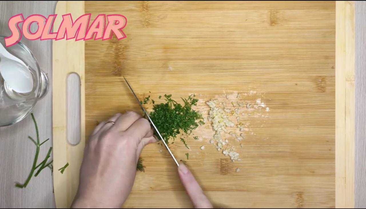 Салат Цезарь с креветками и пекинской капустой-Шаг 3