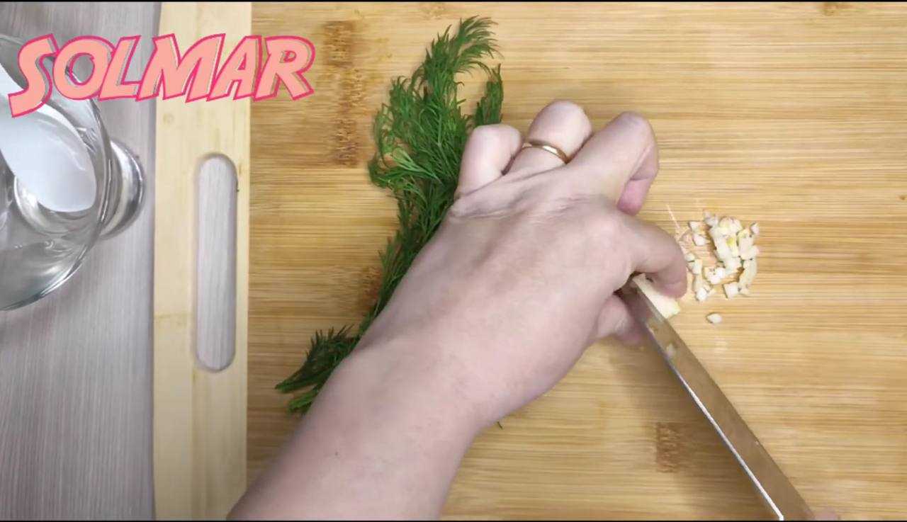 Салат Цезарь с креветками и пекинской капустой-Шаг 2