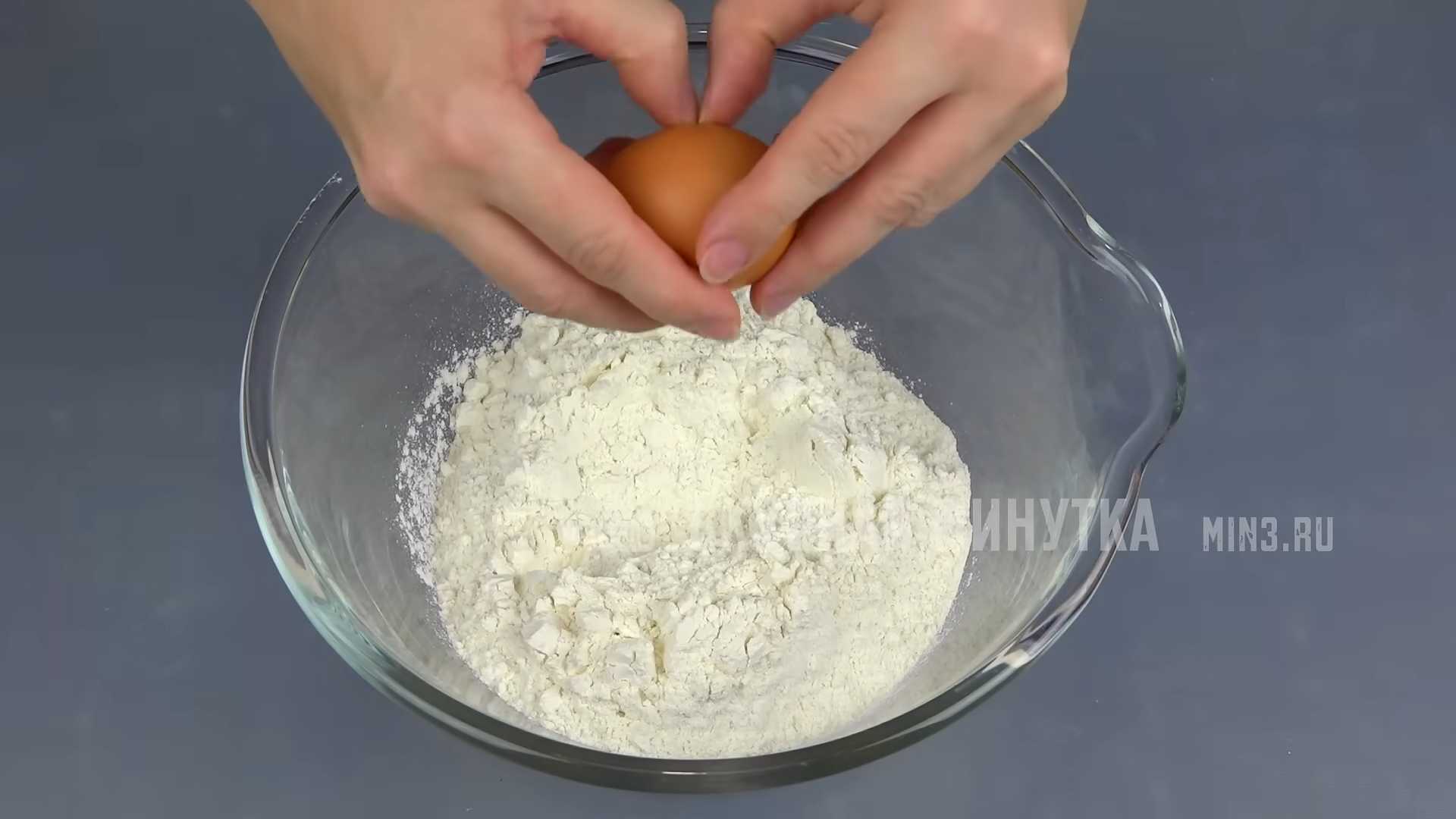 Тесто на вареники на кипятке-Шаг 1