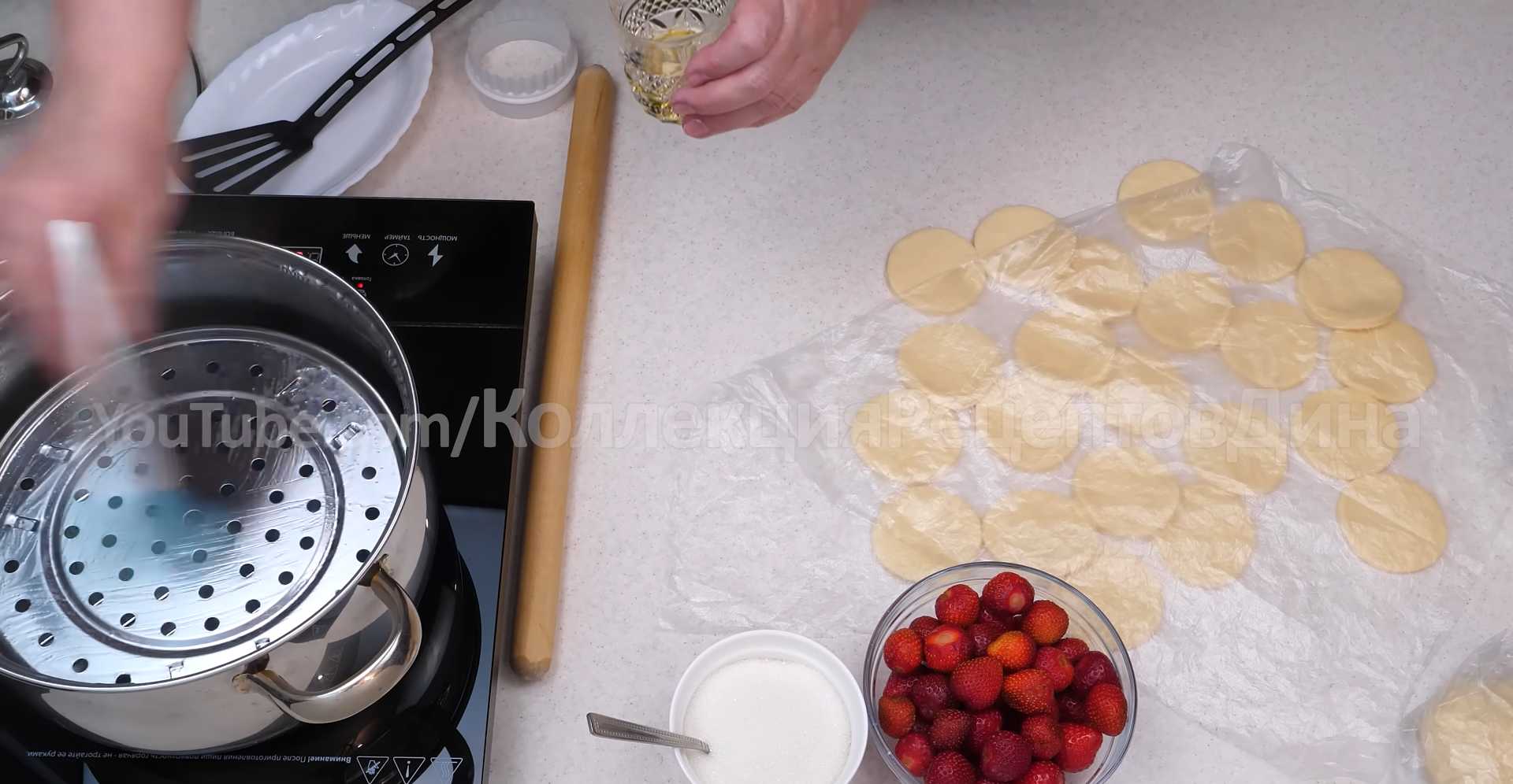 Вареники с клубникой на пару-Шаг 9