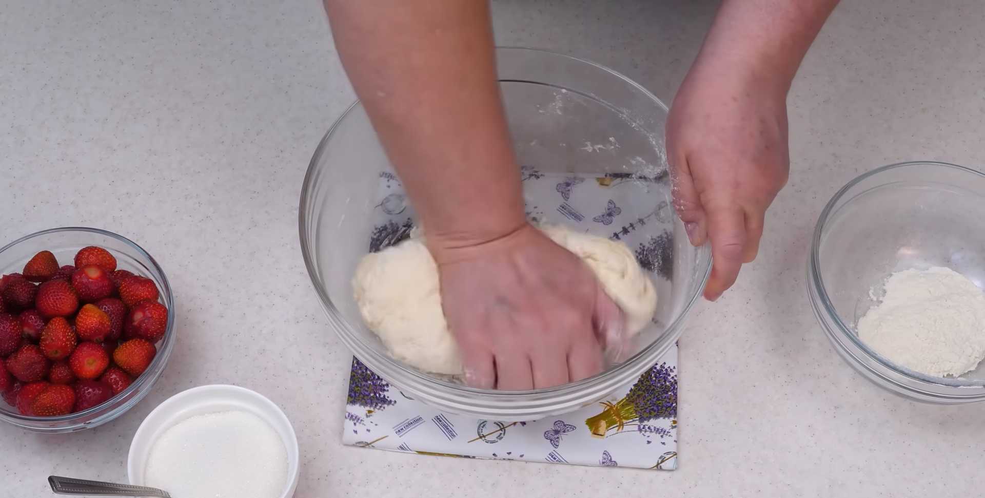 Вареники с клубникой на пару-Шаг 4