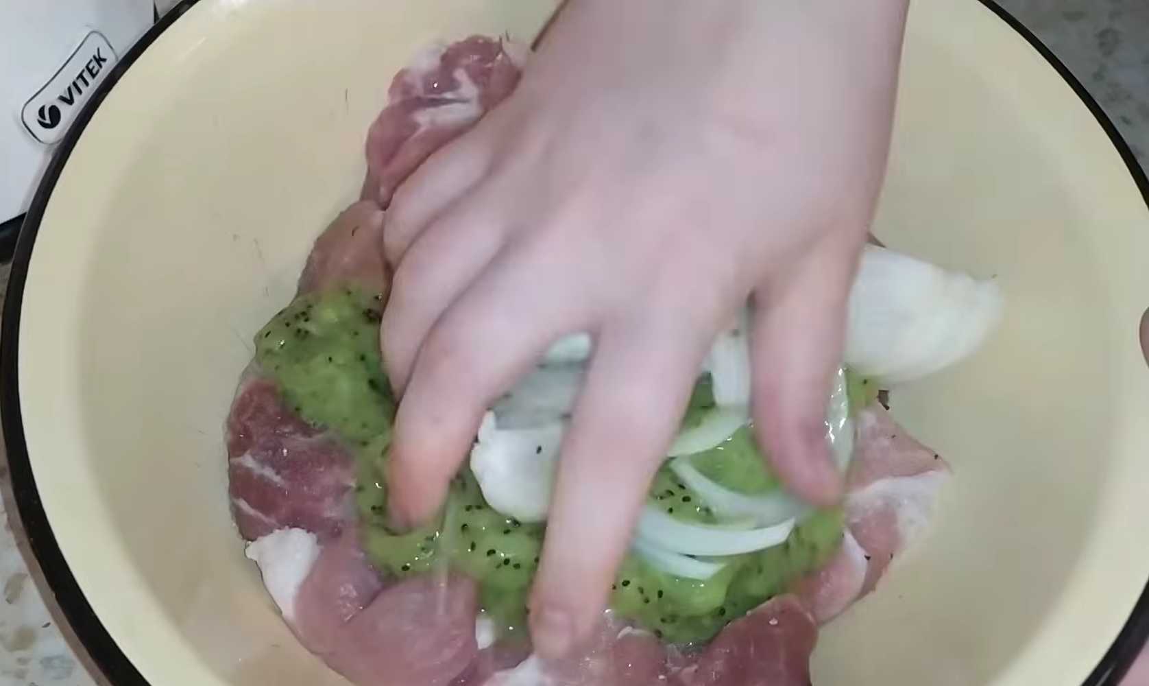 Маринад для шашлыка с киви и сахаром-Шаг 5
