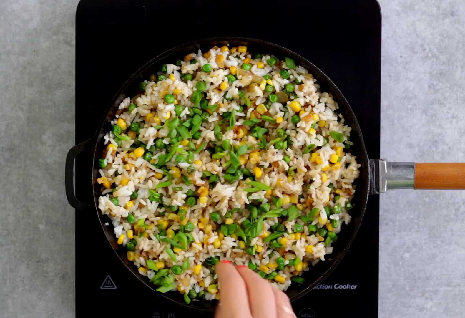 Жареный рис с кукурузой и зелёным горошком-Шаг 12
