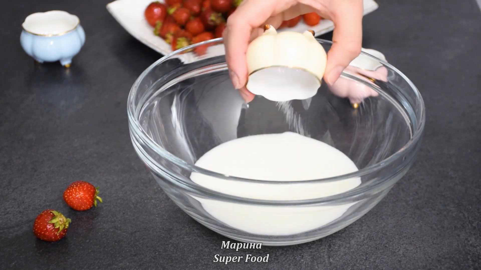 Вареники с клубникой на кефире-Шаг 2