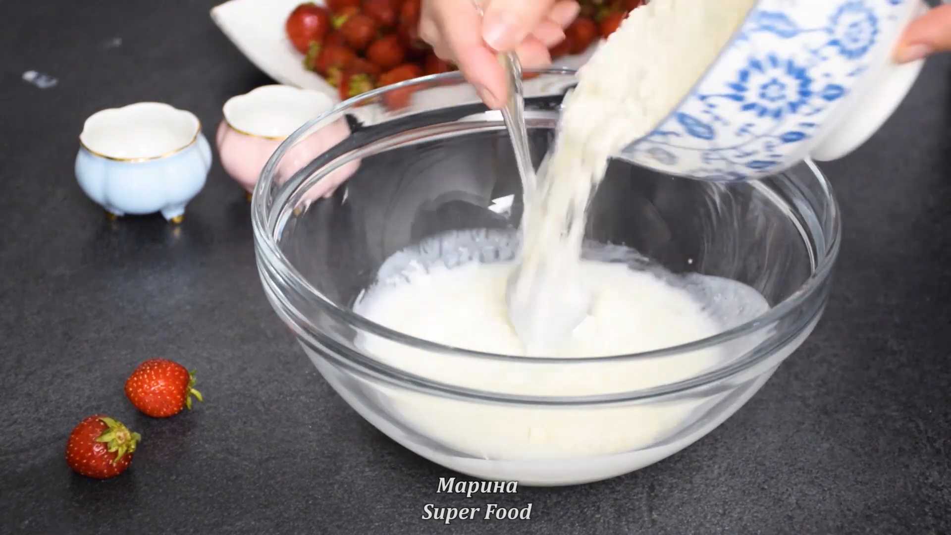 Вареники с клубникой на кефире-Шаг 3