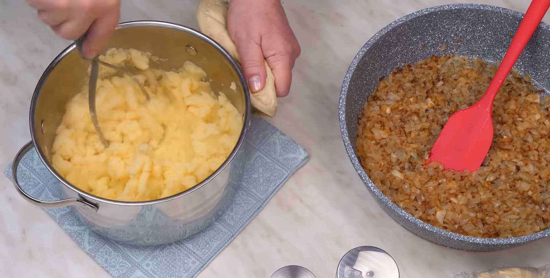 Вареники с картошкой и жареным луком-Шаг 8