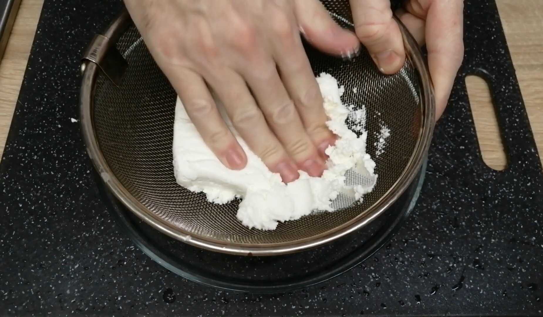 Ленивые вареники с рисовой мукой и клубничным джемом-Шаг 4