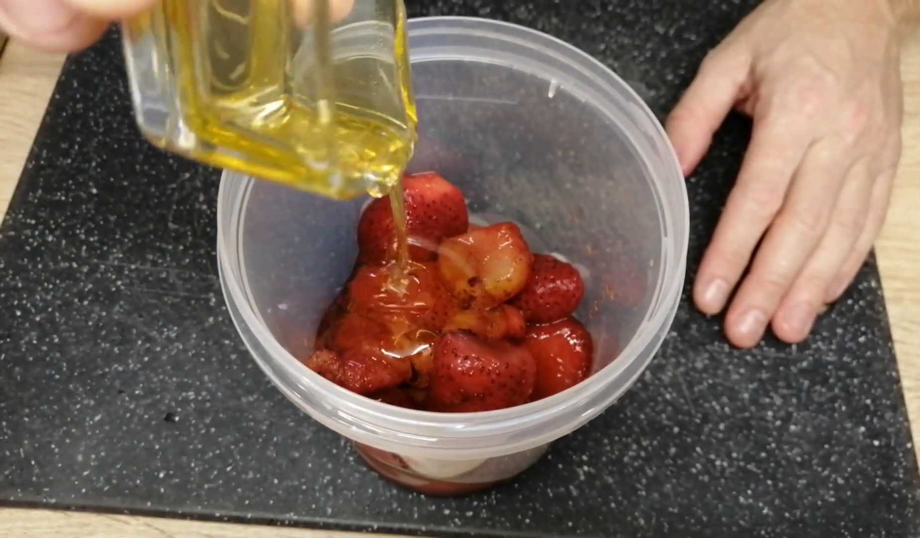 Ленивые вареники с рисовой мукой и клубничным джемом-Шаг 2