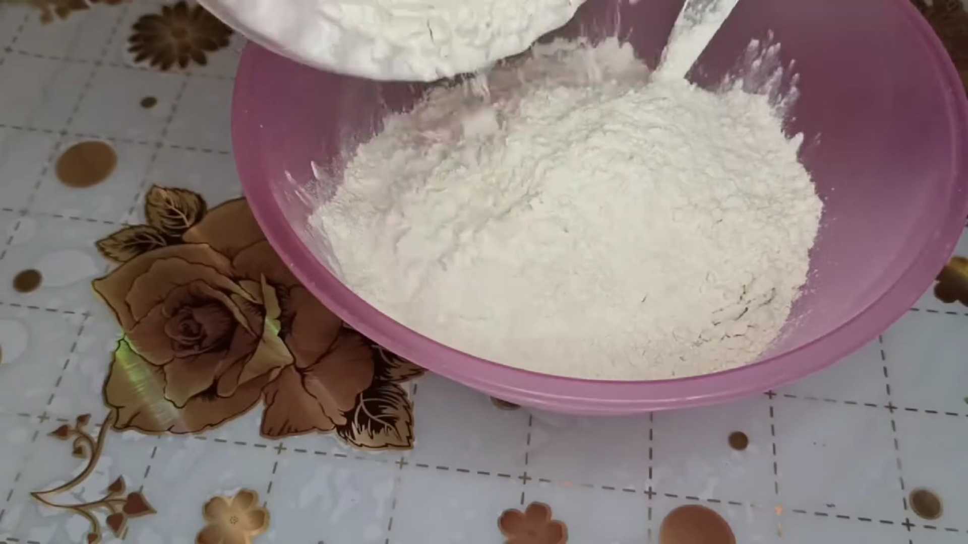 Нежное тесто для вареников на молоке-Шаг 3