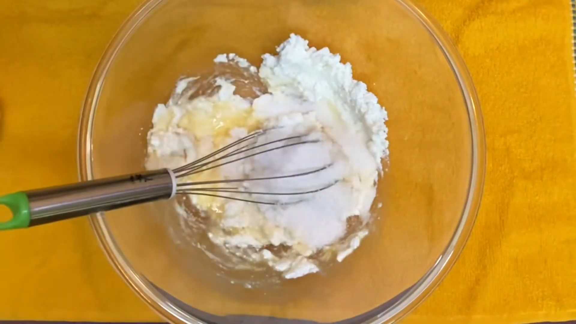 Сладкие вареники с творогом и вишней-Шаг 6