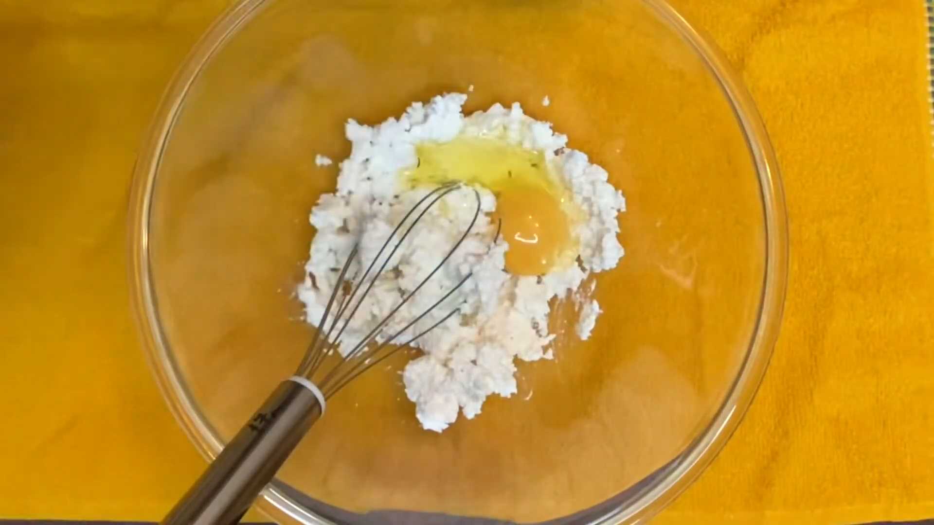 Сладкие вареники с творогом и вишней-Шаг 5