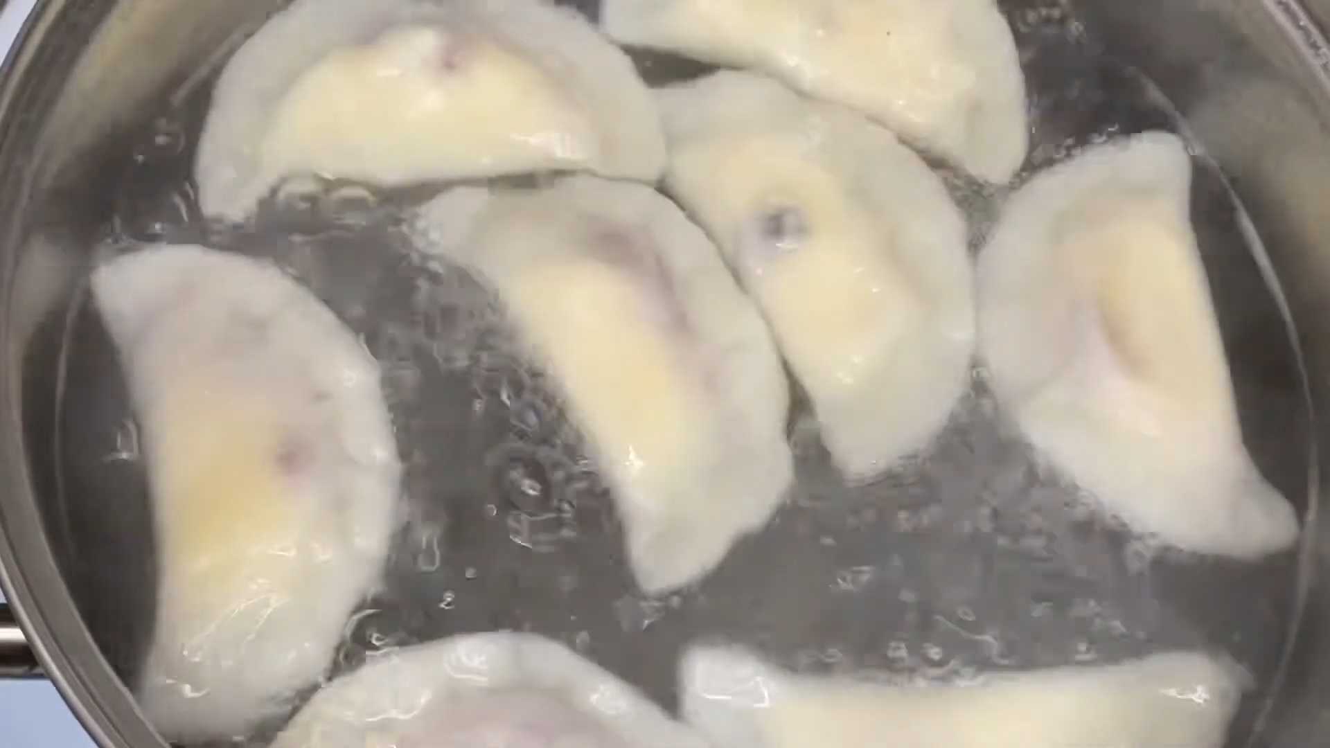 Сладкие вареники с творогом и вишней-Шаг 11