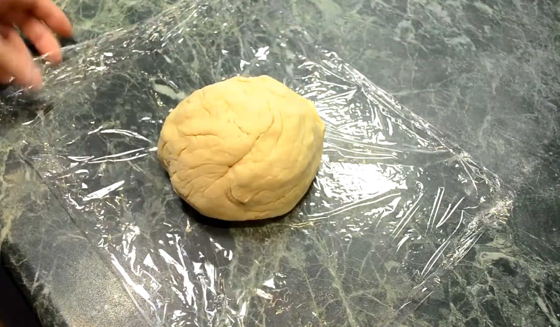 Летние вареники с творогом и клубникой-Шаг 4