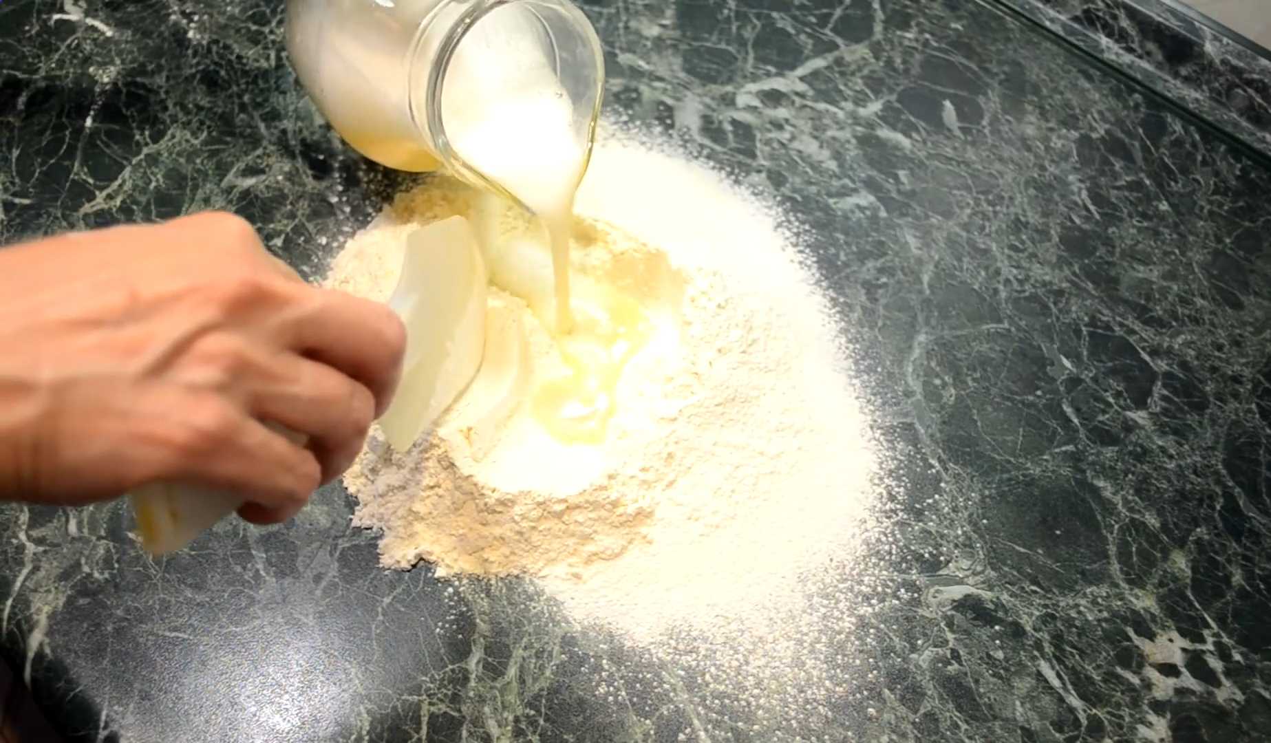 Летние вареники с творогом и клубникой-Шаг 3