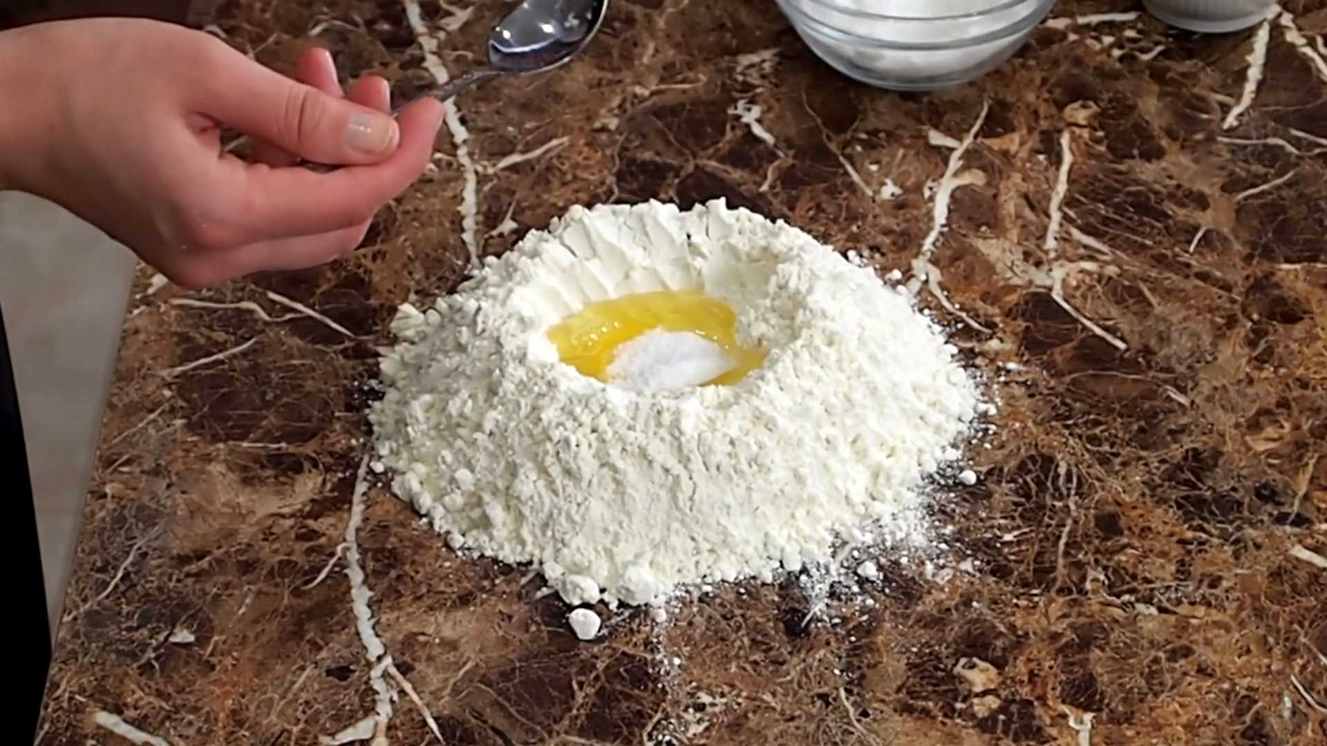 Сытные вареники с картошкой и салом-Шаг 1