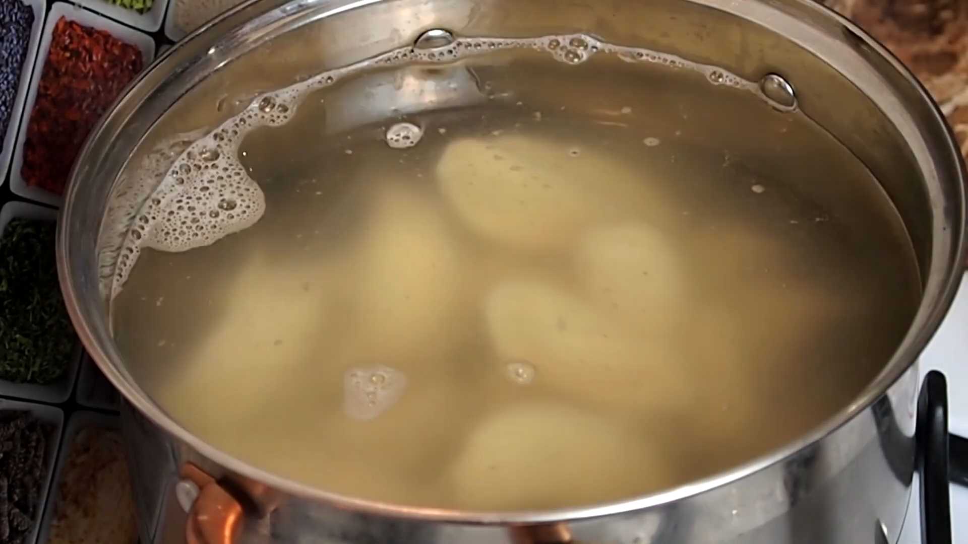 Сытные вареники с картошкой и салом-Шаг 10