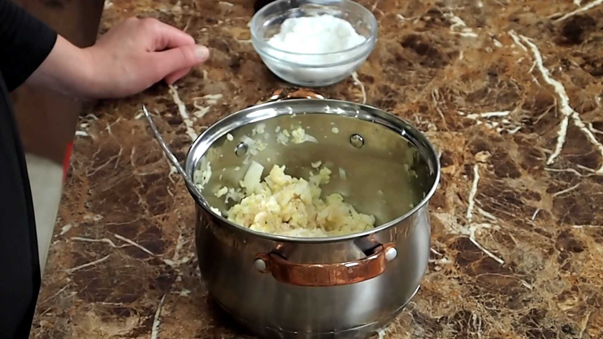 Сытные вареники с картошкой и салом-Шаг 7