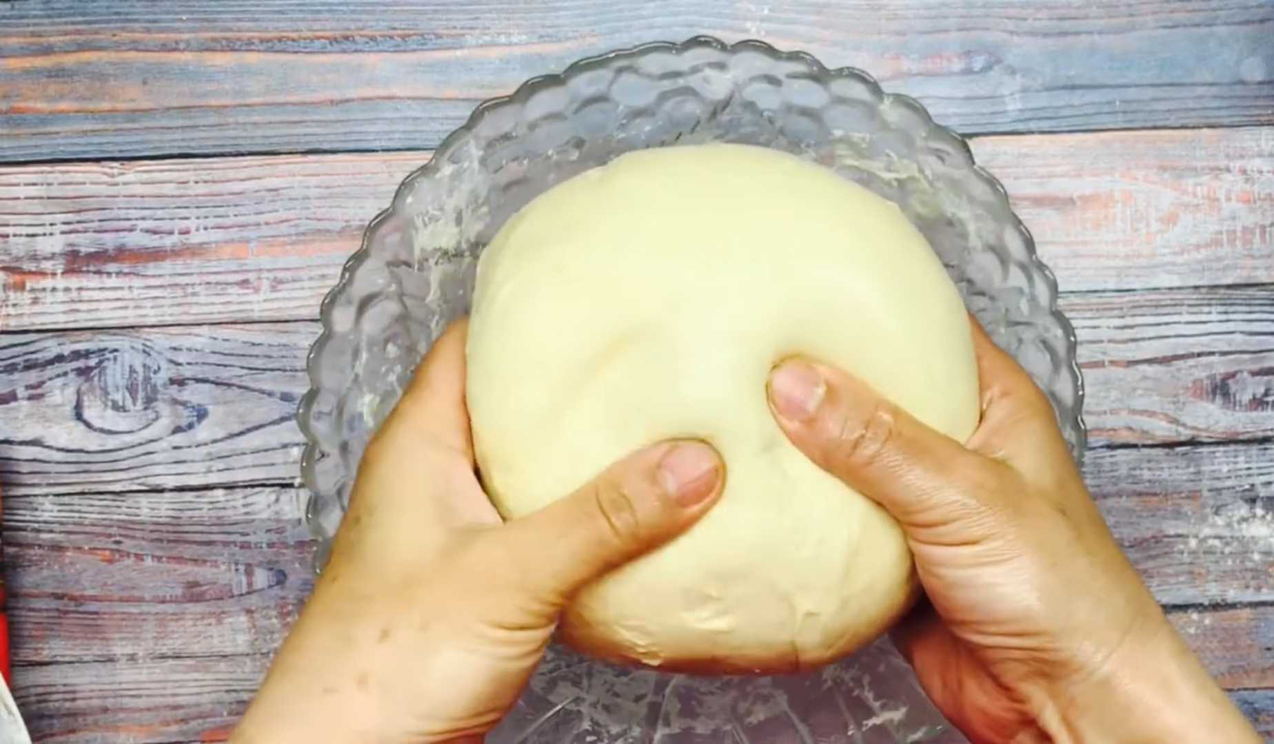 Тесто и начинка для вареников с луком и яйцом-Шаг 4