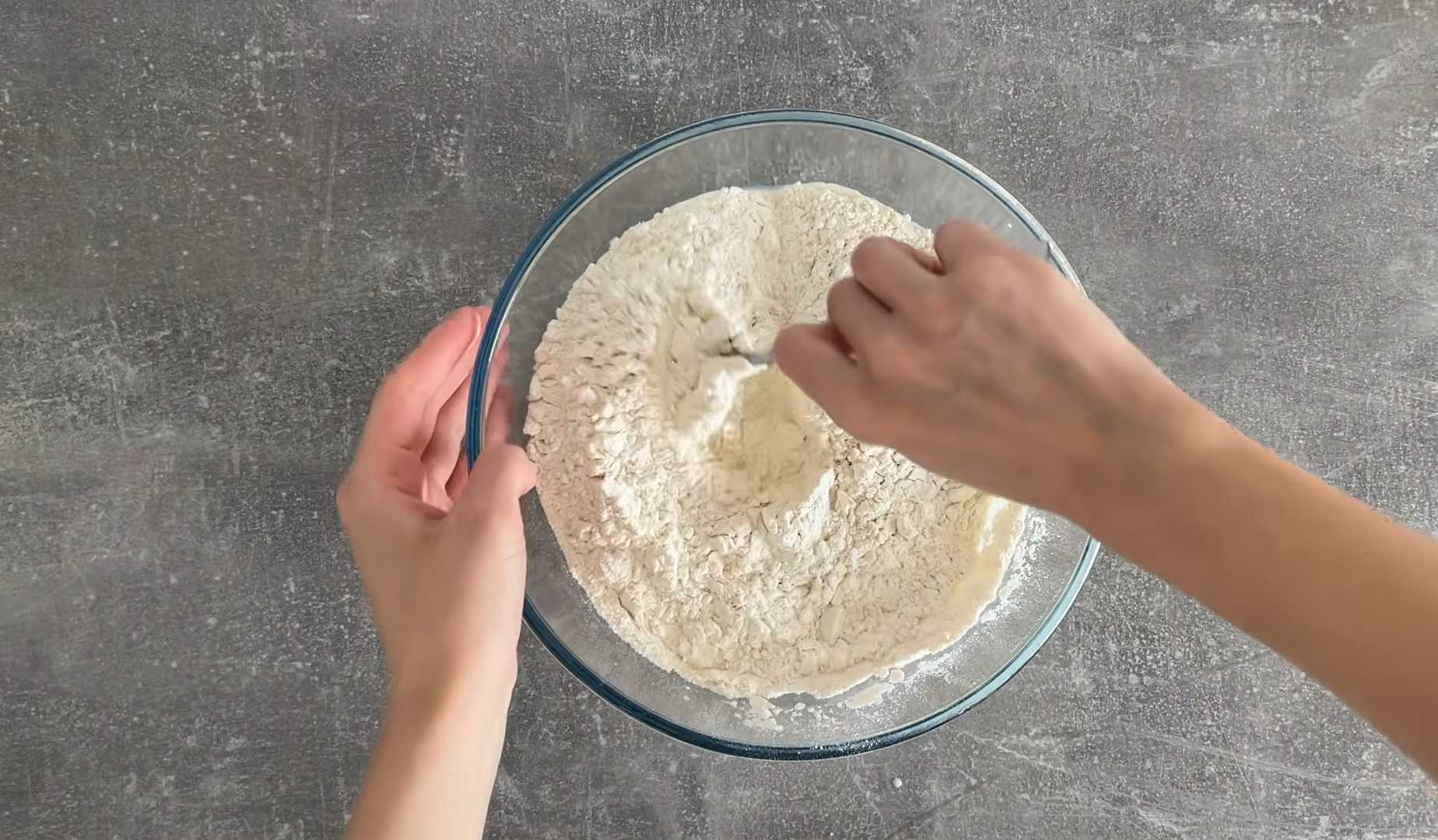 Воздушные вареники с вишней на пару-Шаг 2