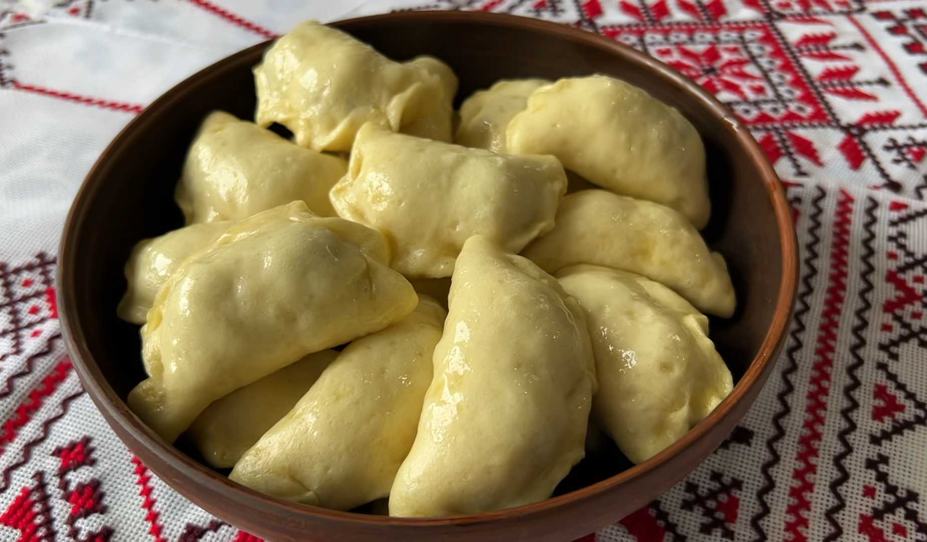 Воздушные вареники с вишней на пару-Шаг 9