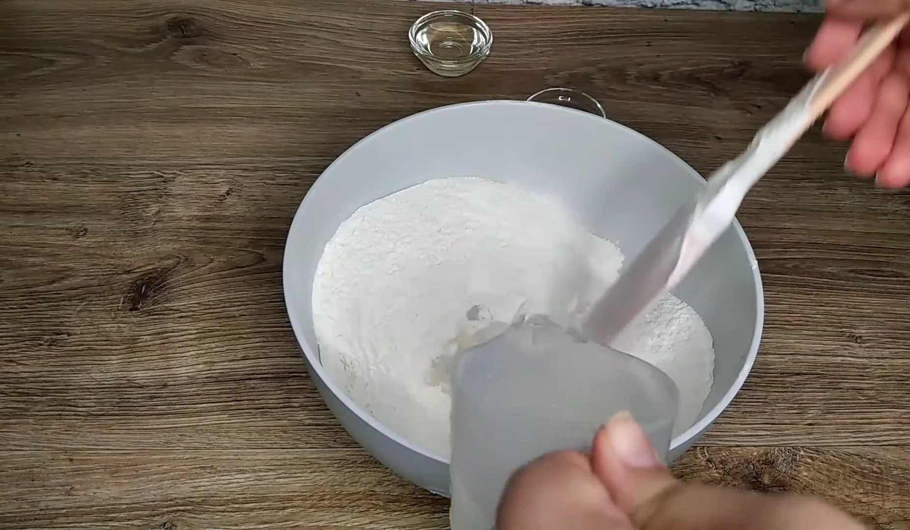 Эластичное тесто на вареники без яиц-Шаг 2