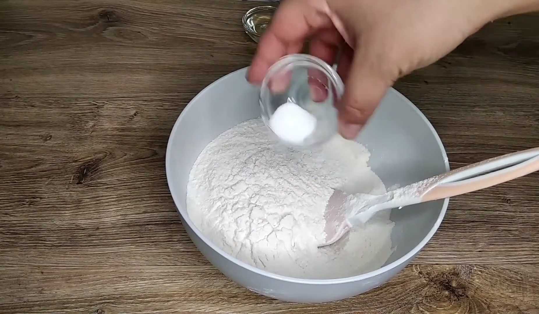 Эластичное тесто на вареники без яиц-Шаг 1