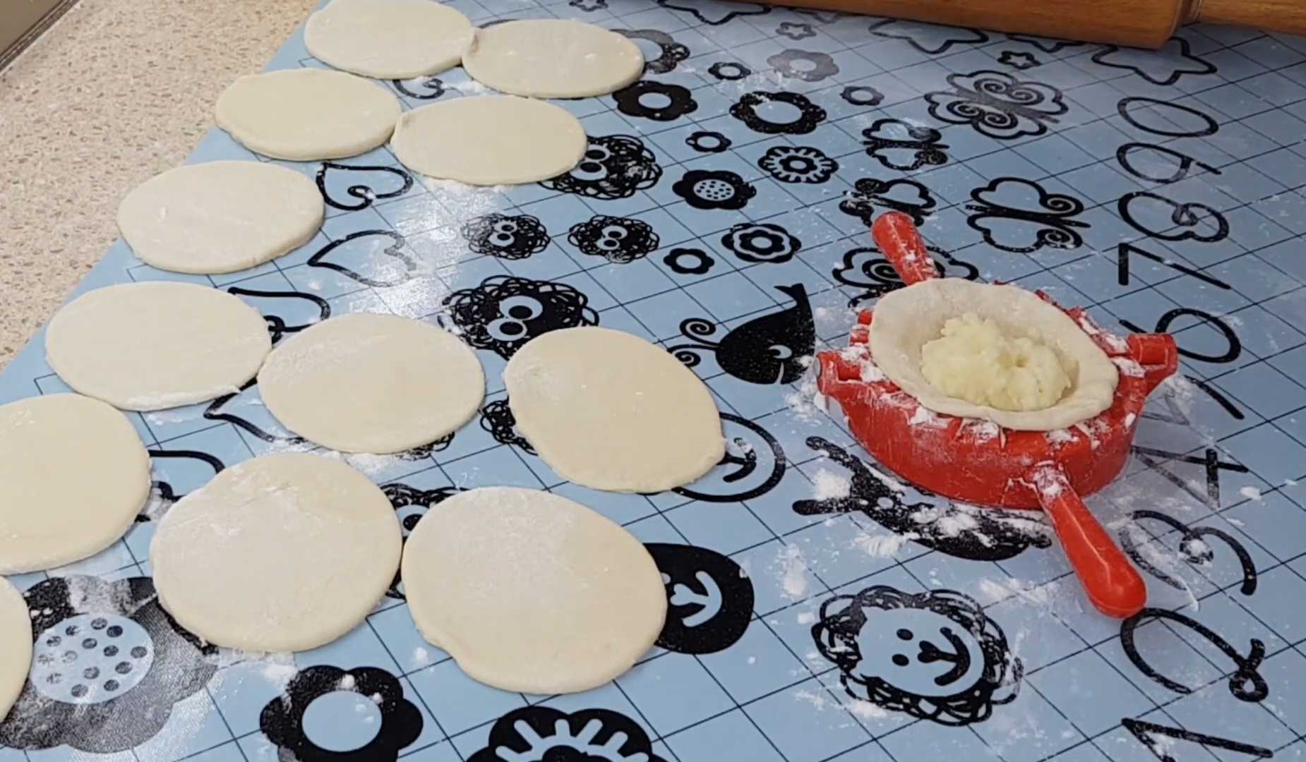 Вареники с картошкой и сыром-Шаг 8